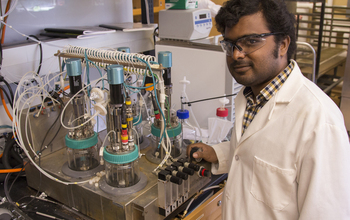 Student working in a South Dakota School of Mines and Technology lab.